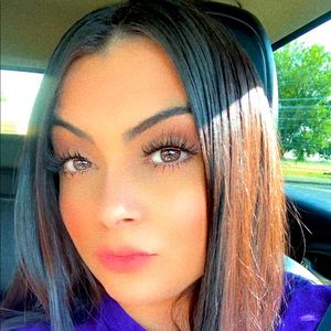 Meet your Posher, Cassandra